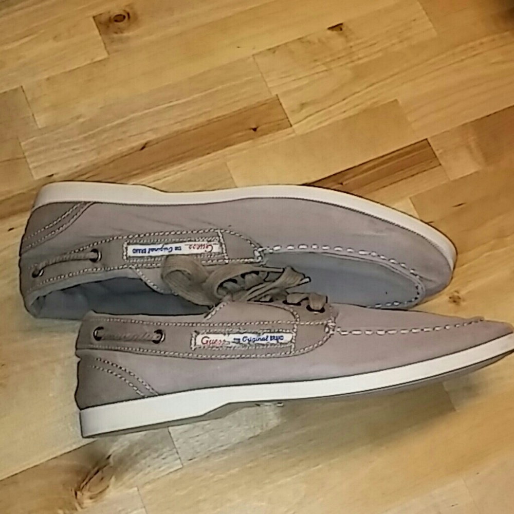 Guess - Picture 2 of 4
